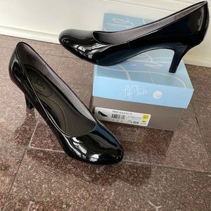Life Stride black patent pump, 7 1/2 W